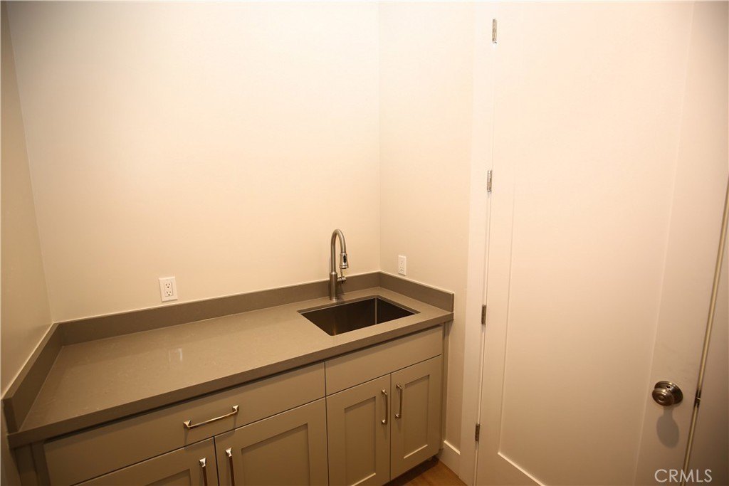 Paso Robles, California, 93446, United States, 4 Bedrooms Bedrooms, ,3.5 BathroomsBathrooms,Residential,Forsale,2009027