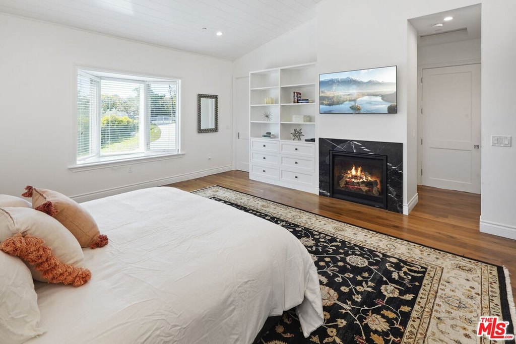 Malibu, California, 90265, United States, 5 Bedrooms Bedrooms, ,4.5 BathroomsBathrooms,Residential,Forsale,2001440