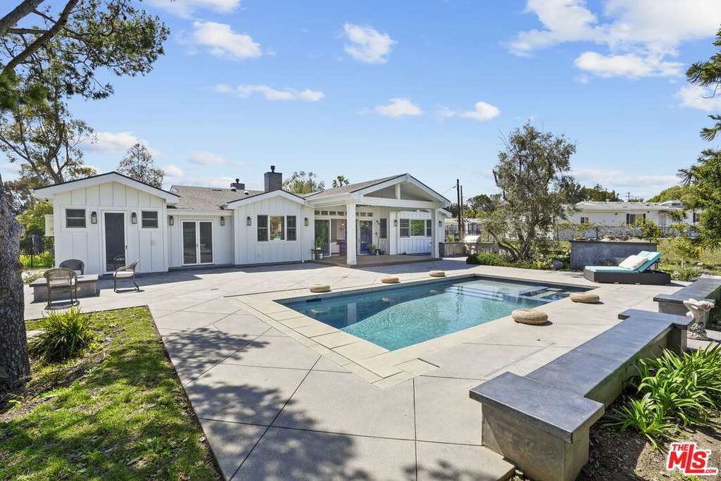 Malibu, California, 90265, United States, 5 Bedrooms Bedrooms, ,4.5 BathroomsBathrooms,Residential,Forsale,2001440