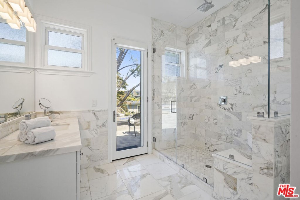 Malibu, California, 90265, United States, 5 Bedrooms Bedrooms, ,4.5 BathroomsBathrooms,Residential,Forsale,2001440