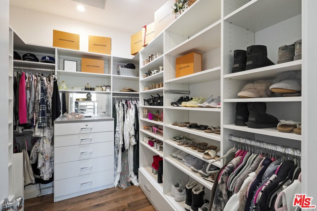 Malibu, California, 90265, United States, 5 Bedrooms Bedrooms, ,4.5 BathroomsBathrooms,Residential,Forsale,2001440