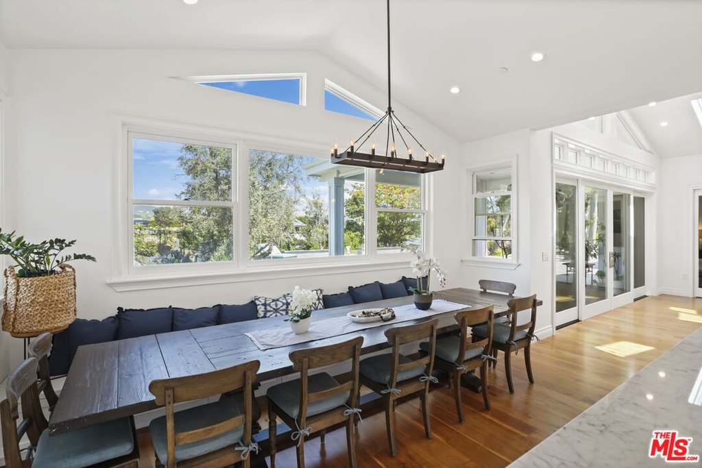 Malibu, California, 90265, United States, 5 Bedrooms Bedrooms, ,4.5 BathroomsBathrooms,Residential,Forsale,2001440