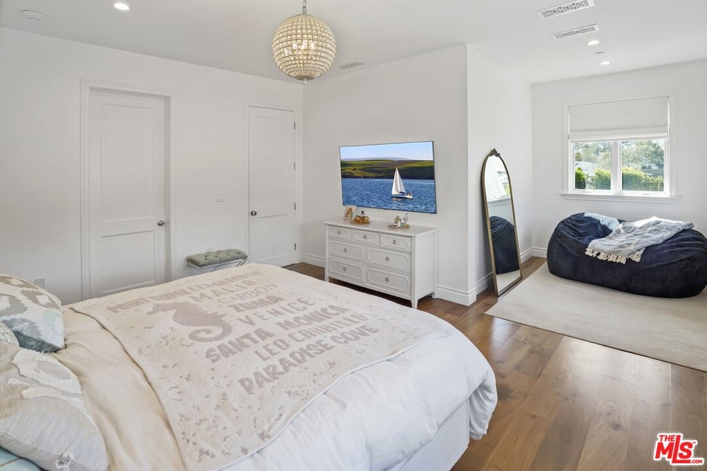 Malibu, California, 90265, United States, 5 Bedrooms Bedrooms, ,4.5 BathroomsBathrooms,Residential,Forsale,2001440