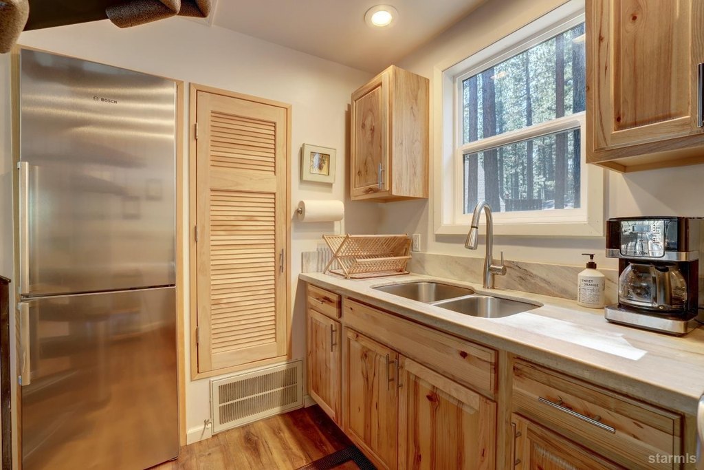 South Lake Tahoe, California, 96150, United States, 2 Bedrooms Bedrooms, ,2 BathroomsBathrooms,Residential,Forsale,1920146