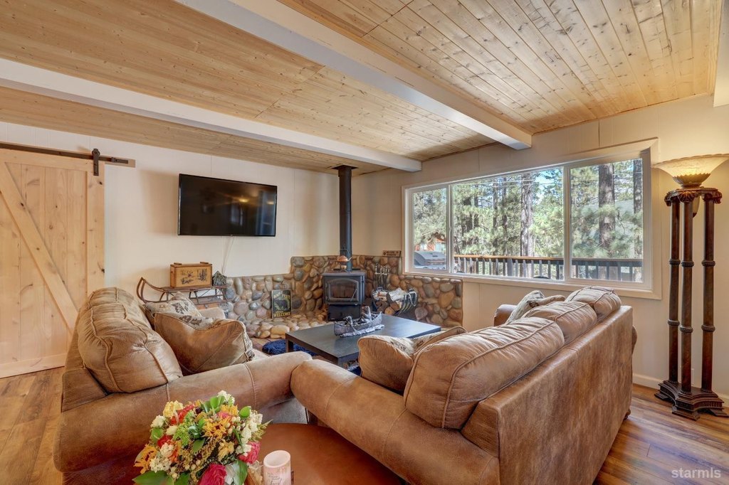 South Lake Tahoe, California, 96150, United States, 2 Bedrooms Bedrooms, ,2 BathroomsBathrooms,Residential,Forsale,1920146