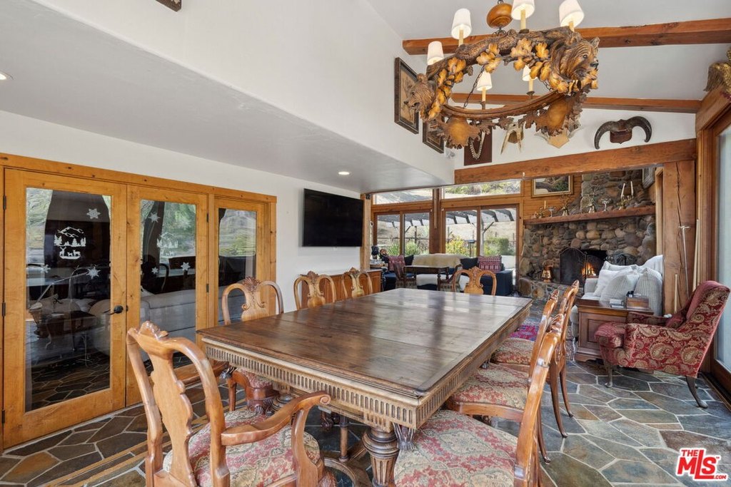 Calabasas, California, 91302, United States, 4 Bedrooms Bedrooms, ,2.5 BathroomsBathrooms,Residential,Forsale,1904924