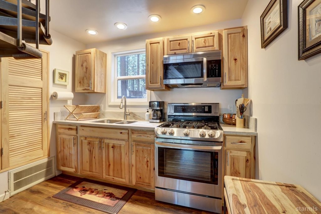 South Lake Tahoe, California, 96150, United States, 2 Bedrooms Bedrooms, ,2 BathroomsBathrooms,Residential,Forsale,1920146
