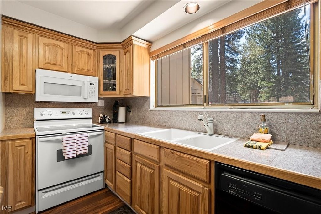 Incline Village, Nevada, 89451, United States, 3 Bedrooms Bedrooms, ,2.5 BathroomsBathrooms,Residential,Forsale,1973579