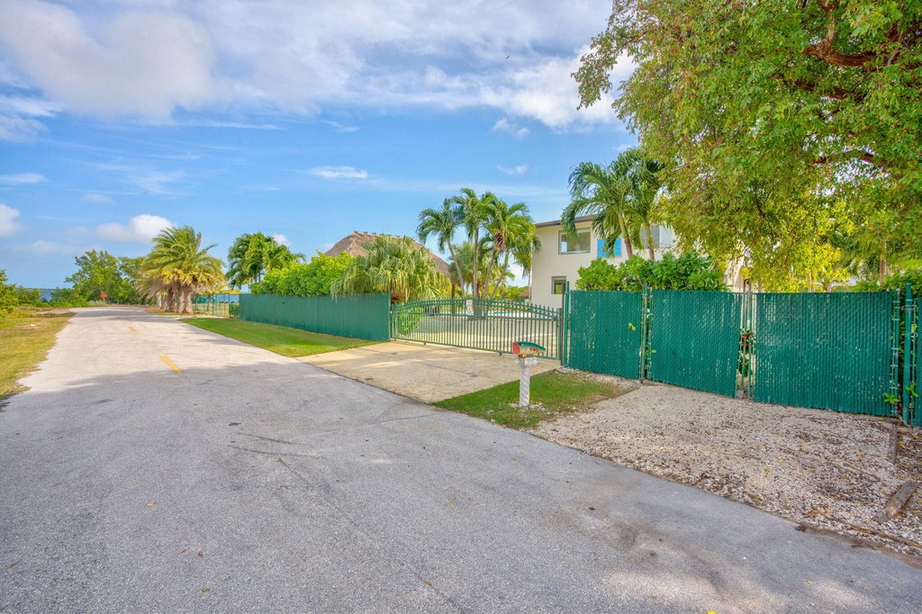 Big Pine, Florida, 33043, United States, 3 Bedrooms Bedrooms, ,3 BathroomsBathrooms,Residential,Forsale,1944386