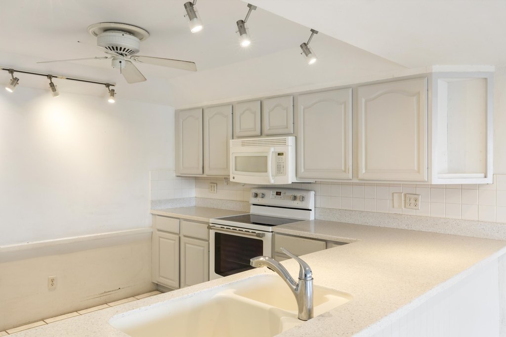 Key West, Florida, 33040, United States, 2 Bedrooms Bedrooms, ,2 BathroomsBathrooms,Residential,Forsale,1944404