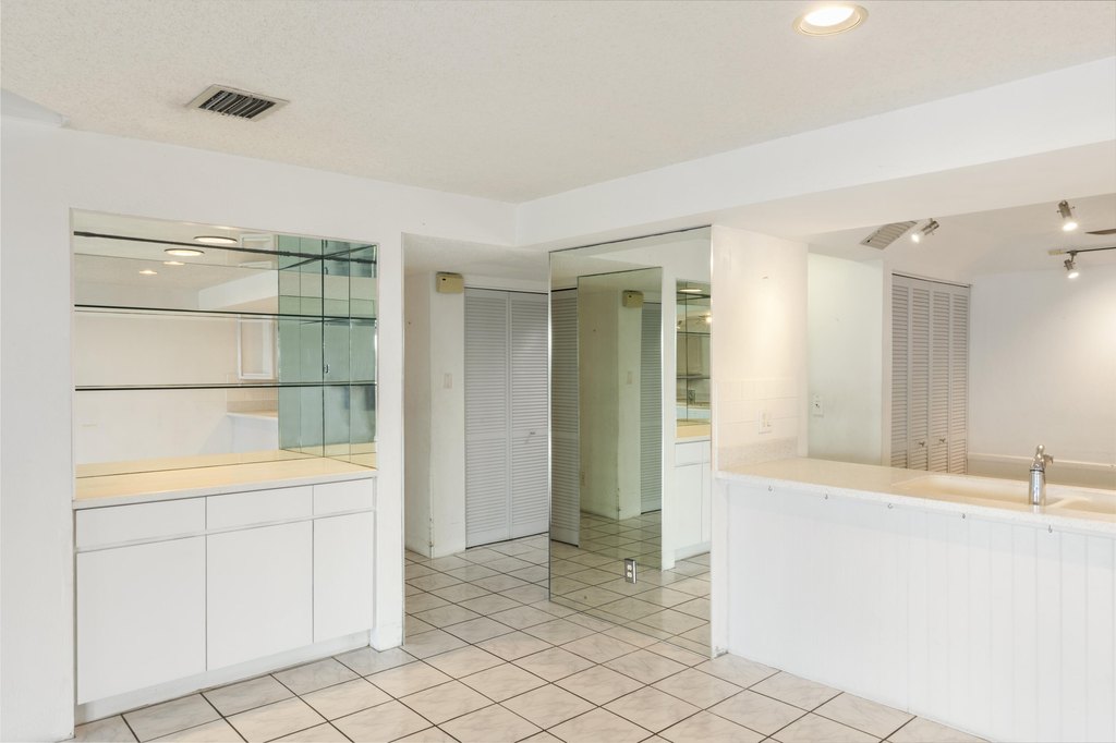Key West, Florida, 33040, United States, 2 Bedrooms Bedrooms, ,2 BathroomsBathrooms,Residential,Forsale,1944404