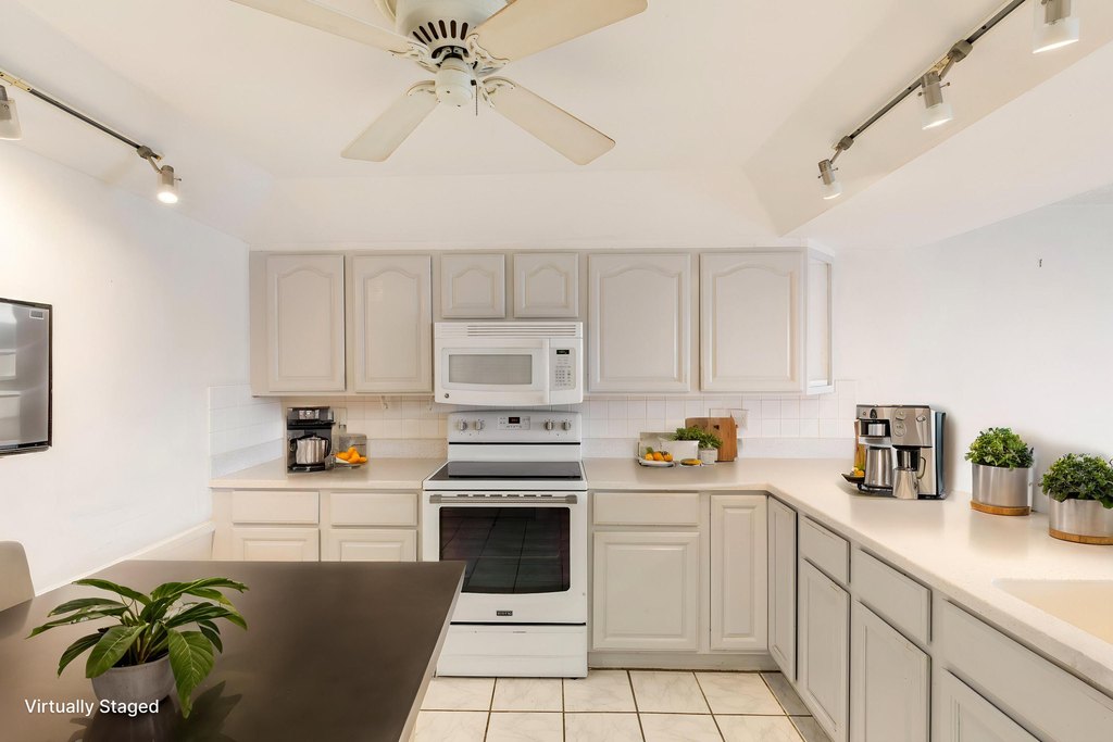 Key West, Florida, 33040, United States, 2 Bedrooms Bedrooms, ,2 BathroomsBathrooms,Residential,Forsale,1944404