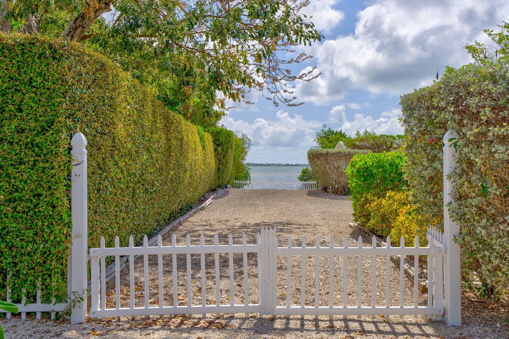 Cudjoe Key, Florida, 33042, United States, 2 Bedrooms Bedrooms, ,2 BathroomsBathrooms,Residential,Forsale,1971910