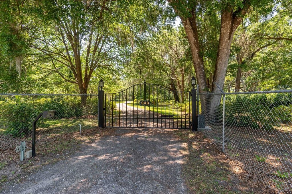 HAWTHORNE, Florida, 32640, United States, 5 Bedrooms Bedrooms, ,4 BathroomsBathrooms,Residential,Forsale,2009450