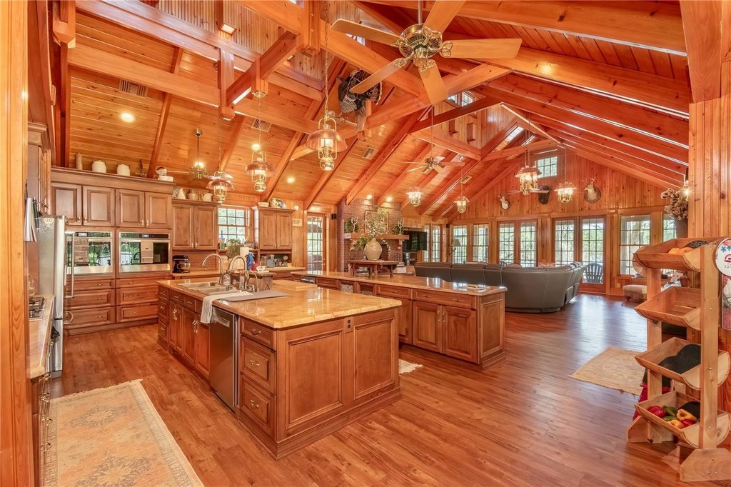 HAWTHORNE, Florida, 32640, United States, 5 Bedrooms Bedrooms, ,4 BathroomsBathrooms,Residential,Forsale,2009450