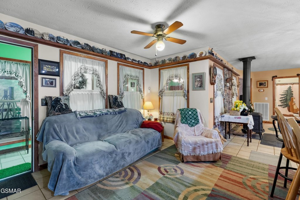 Del Rio, Tennessee, 37727, United States, 5 Bedrooms Bedrooms, ,3 BathroomsBathrooms,Residential,Forsale,1893784
