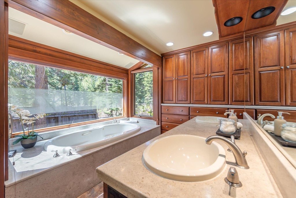 Olympic Valley, California, 96145, United States, 4 Bedrooms Bedrooms, ,3.5 BathroomsBathrooms,Residential,Forsale,1904023