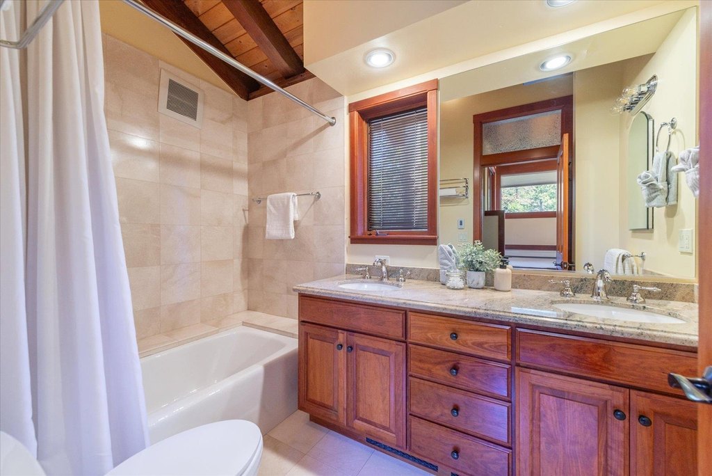 Olympic Valley, California, 96145, United States, 4 Bedrooms Bedrooms, ,3.5 BathroomsBathrooms,Residential,Forsale,1904023