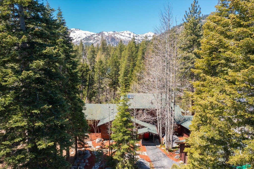 Olympic Valley, California, 96145, United States, 4 Bedrooms Bedrooms, ,3.5 BathroomsBathrooms,Residential,Forsale,1904023