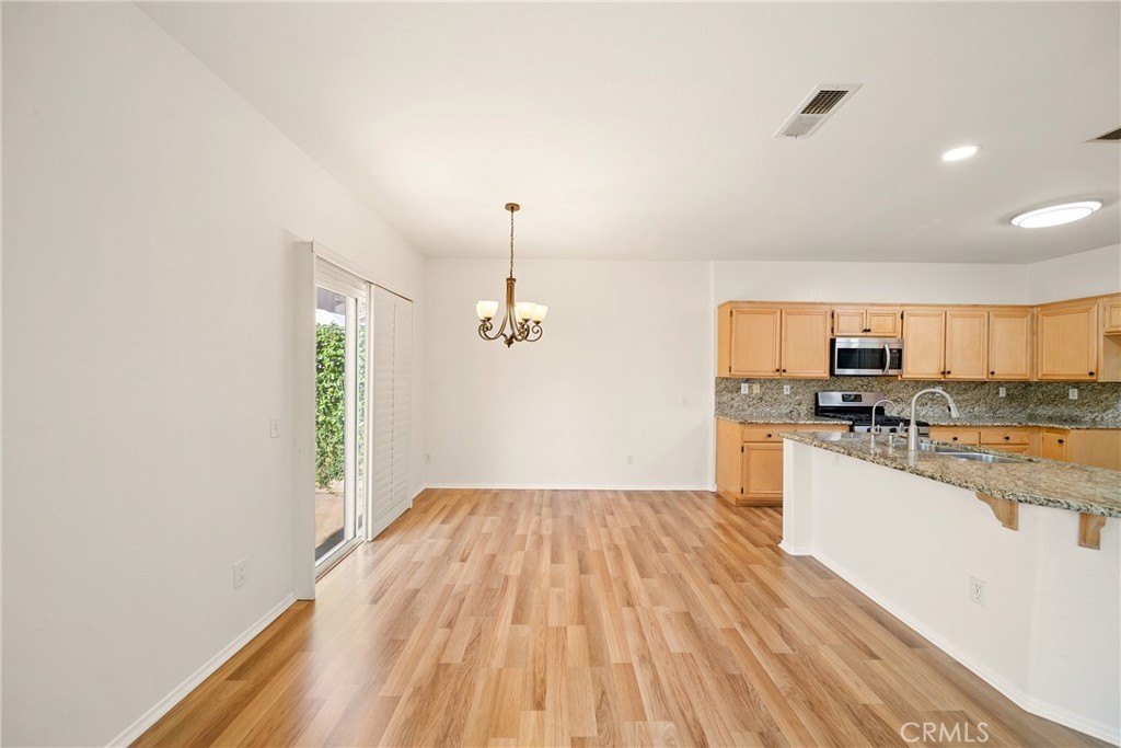 Simi Valley, California, 93065, United States, 3 Bedrooms Bedrooms, ,2.5 BathroomsBathrooms,Residential,Forsale,1941494