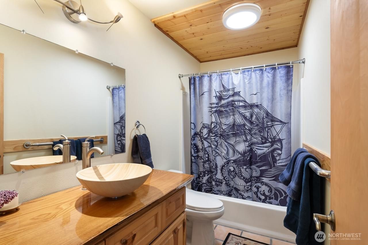 Anacortes, Washington, 98221, United States, 5 Bedrooms Bedrooms, ,3 BathroomsBathrooms,Residential,Forsale,1884748