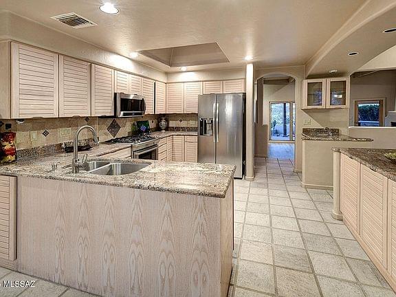 Tucson, Arizona, 85750, United States, 5 Bedrooms Bedrooms, ,5 BathroomsBathrooms,Residential,Forsale,2004014