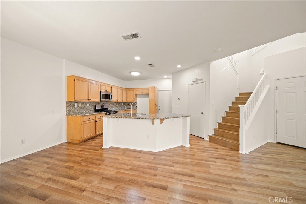 Simi Valley, California, 93065, United States, 3 Bedrooms Bedrooms, ,2.5 BathroomsBathrooms,Residential,Forsale,1941494