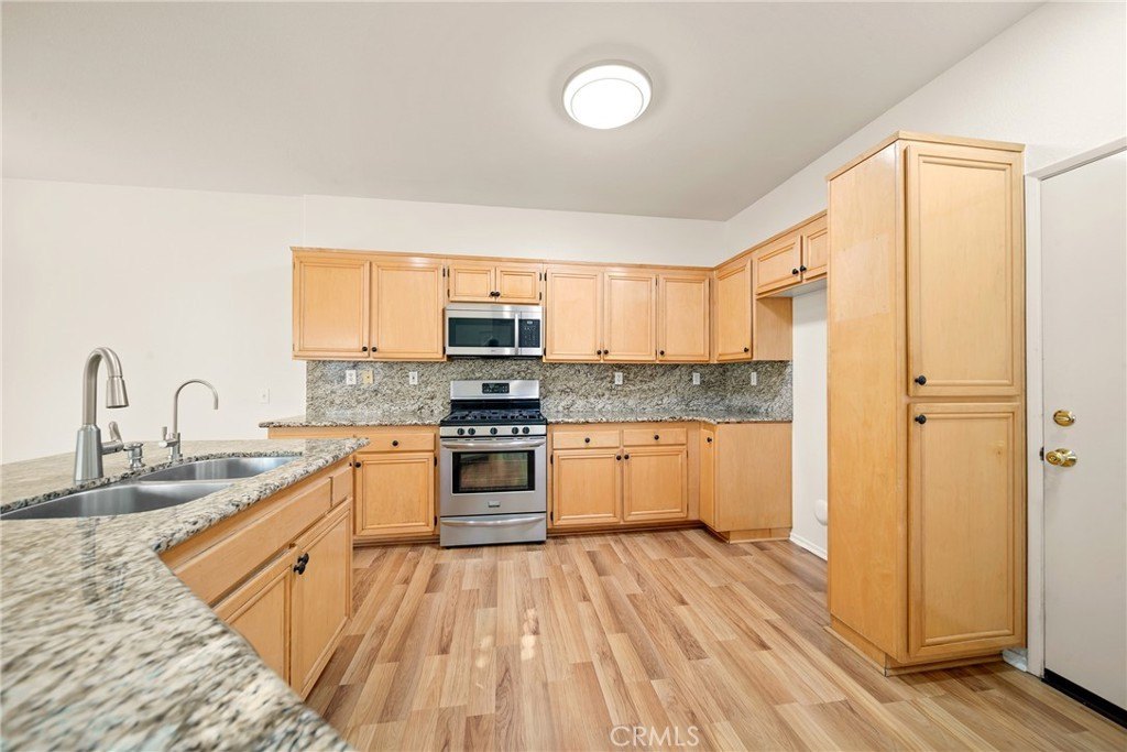 Simi Valley, California, 93065, United States, 3 Bedrooms Bedrooms, ,2.5 BathroomsBathrooms,Residential,Forsale,1941494