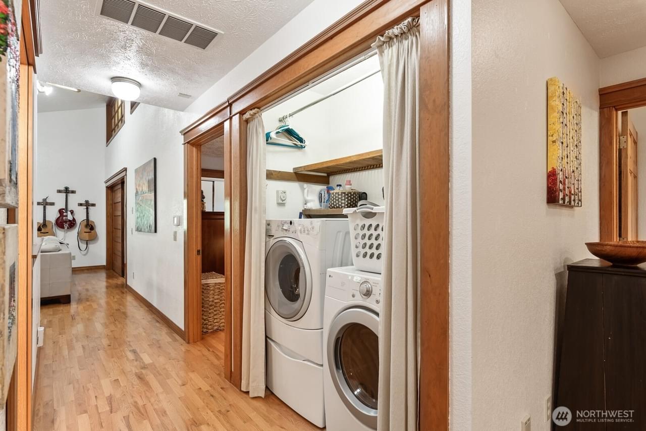 Anacortes, Washington, 98221, United States, 3 Bedrooms Bedrooms, ,3 BathroomsBathrooms,Residential,Forsale,1884749