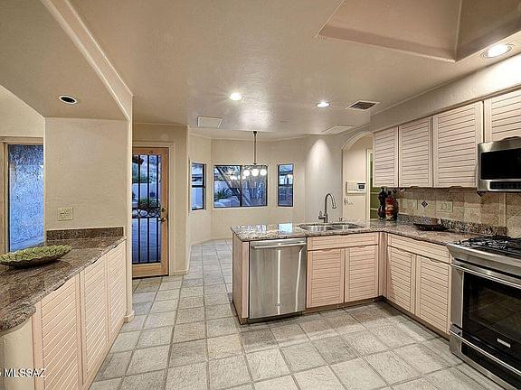 Tucson, Arizona, 85750, United States, 5 Bedrooms Bedrooms, ,5 BathroomsBathrooms,Residential,Forsale,2004014