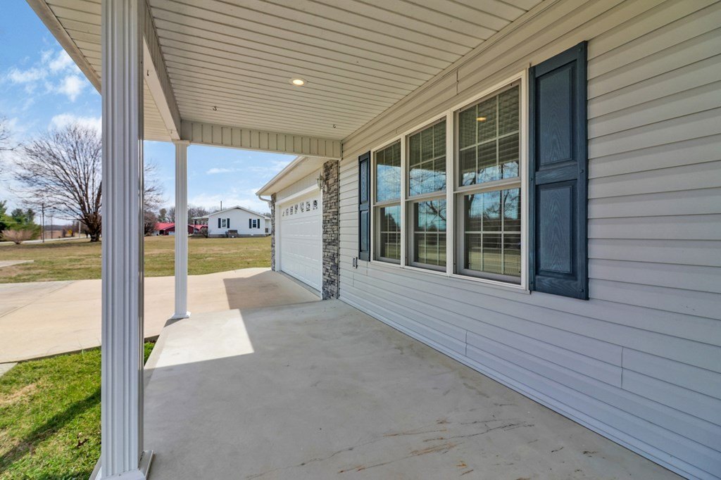 Jamestown, Tennessee, 38556, United States, 2 Bedrooms Bedrooms, ,2 BathroomsBathrooms,Residential,Forsale,1886027