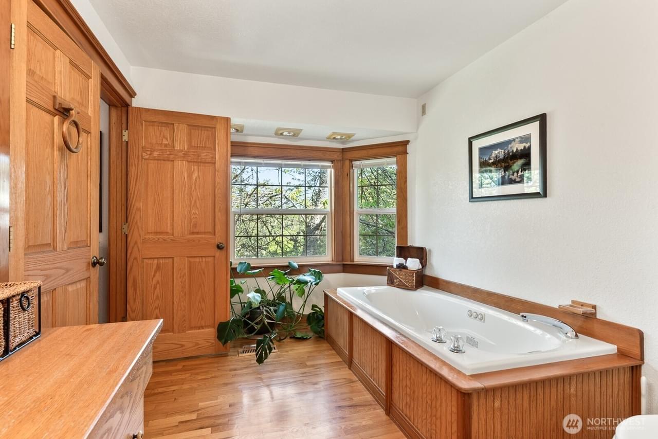 Anacortes, Washington, 98221, United States, 3 Bedrooms Bedrooms, ,3 BathroomsBathrooms,Residential,Forsale,1884749