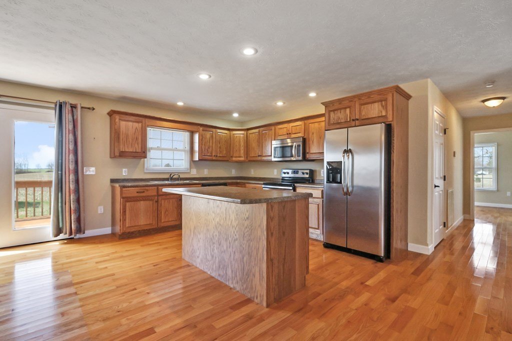 Jamestown, Tennessee, 38556, United States, 2 Bedrooms Bedrooms, ,2 BathroomsBathrooms,Residential,Forsale,1886027