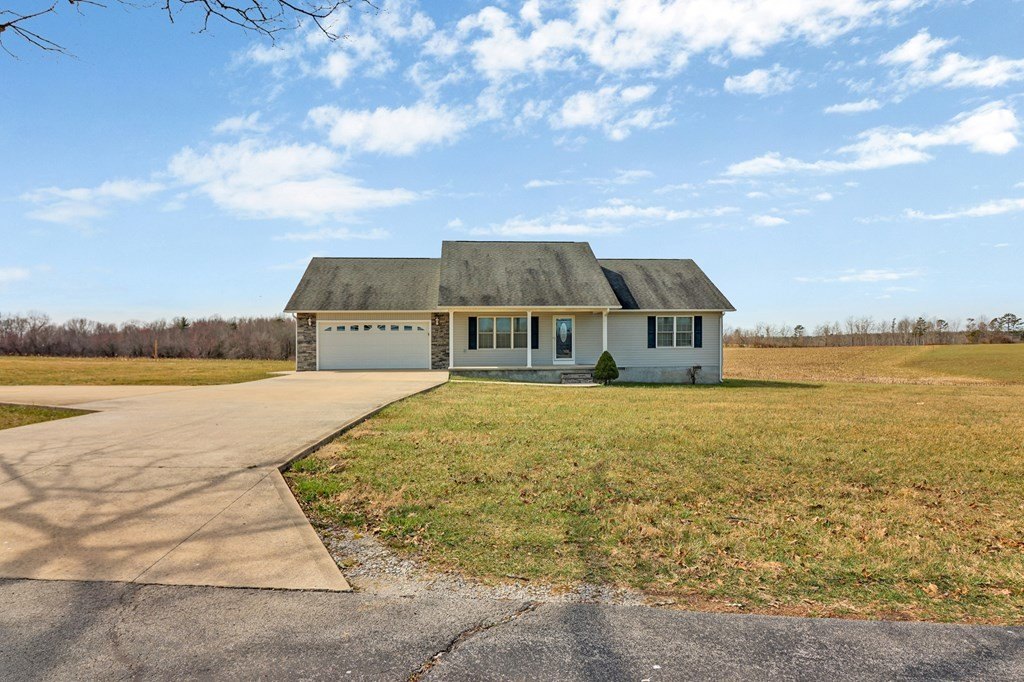 Jamestown, Tennessee, 38556, United States, 2 Bedrooms Bedrooms, ,2 BathroomsBathrooms,Residential,Forsale,1886027