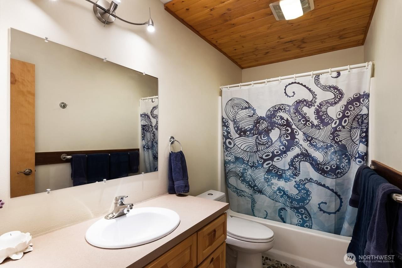 Anacortes, Washington, 98221, United States, 5 Bedrooms Bedrooms, ,3 BathroomsBathrooms,Residential,Forsale,1884748