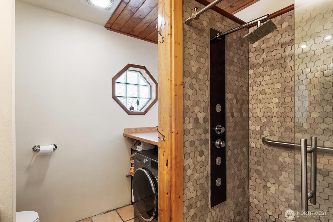 Anacortes, Washington, 98221, United States, 5 Bedrooms Bedrooms, ,3 BathroomsBathrooms,Residential,Forsale,1884748