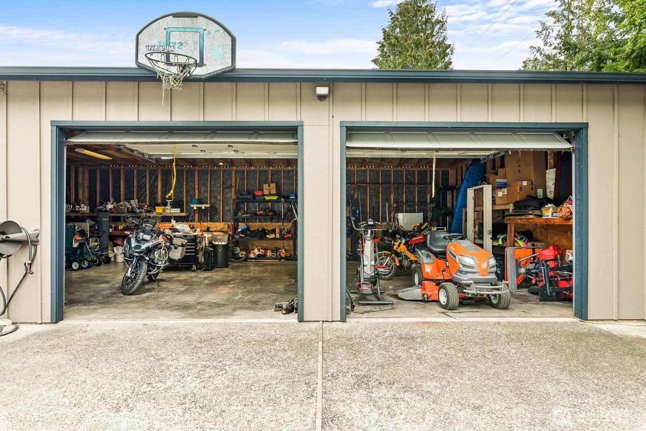 Anacortes, Washington, 98221, United States, 5 Bedrooms Bedrooms, ,3 BathroomsBathrooms,Residential,Forsale,1884748