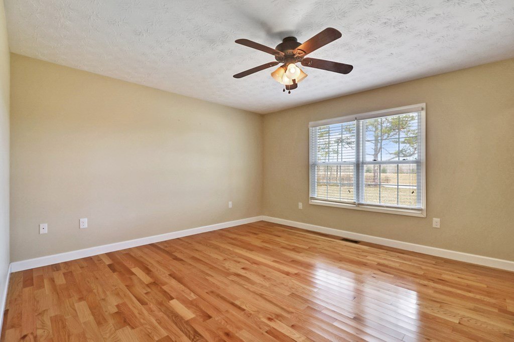 Jamestown, Tennessee, 38556, United States, 2 Bedrooms Bedrooms, ,2 BathroomsBathrooms,Residential,Forsale,1886027