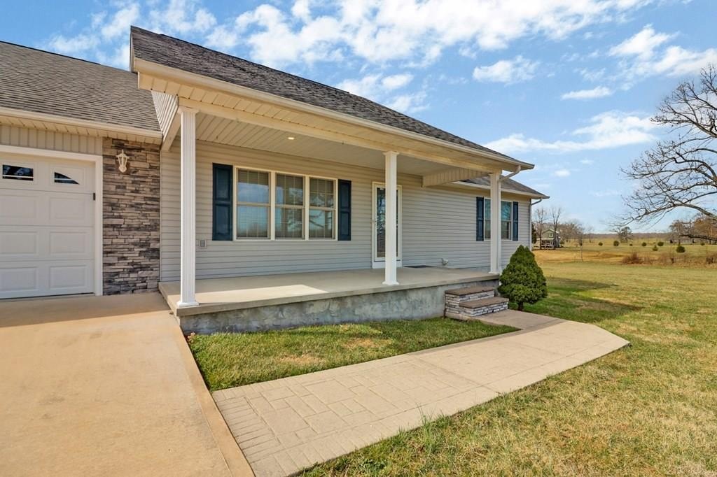 Jamestown, Tennessee, 38556, United States, 2 Bedrooms Bedrooms, ,2 BathroomsBathrooms,Residential,Forsale,1886027