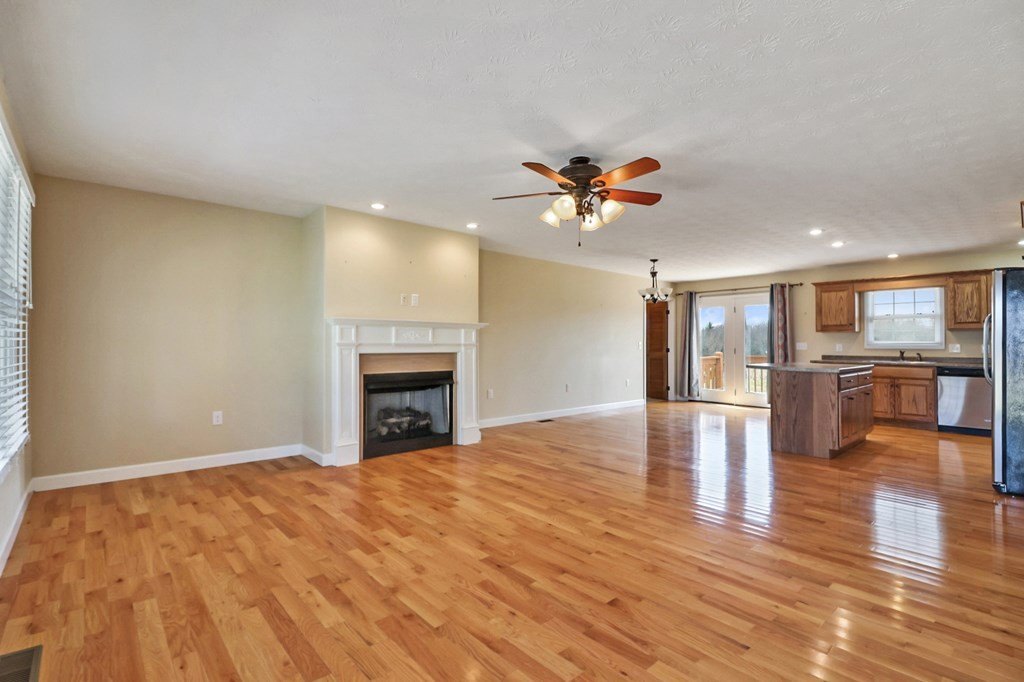 Jamestown, Tennessee, 38556, United States, 2 Bedrooms Bedrooms, ,2 BathroomsBathrooms,Residential,Forsale,1886027