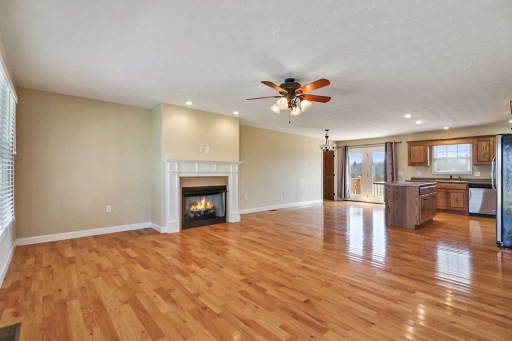 Jamestown, Tennessee, 38556, United States, 2 Bedrooms Bedrooms, ,2 BathroomsBathrooms,Residential,Forsale,1886027