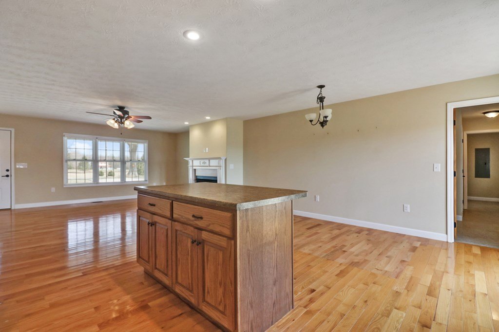 Jamestown, Tennessee, 38556, United States, 2 Bedrooms Bedrooms, ,2 BathroomsBathrooms,Residential,Forsale,1886027