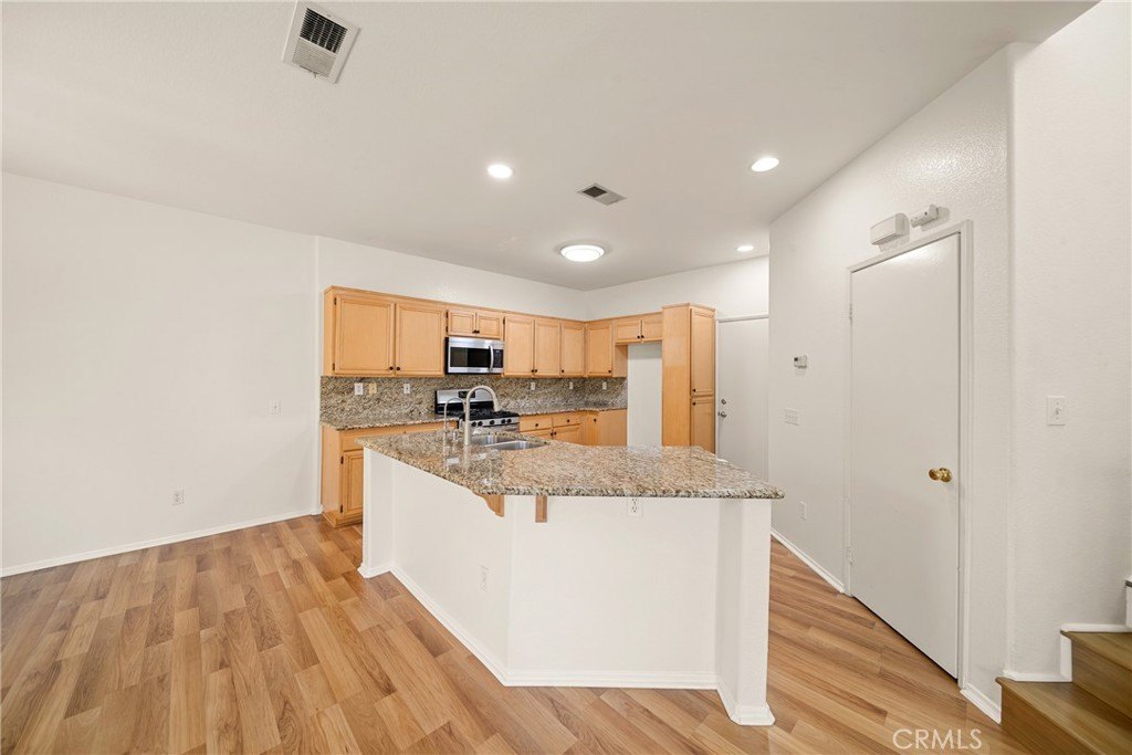 Simi Valley, California, 93065, United States, 3 Bedrooms Bedrooms, ,2.5 BathroomsBathrooms,Residential,Forsale,1941494