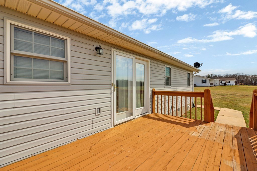 Jamestown, Tennessee, 38556, United States, 2 Bedrooms Bedrooms, ,2 BathroomsBathrooms,Residential,Forsale,1886027