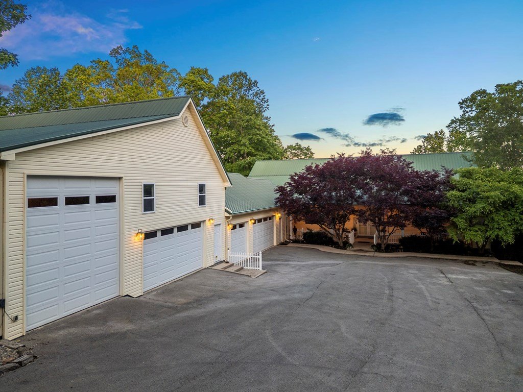 MONTEREY, Tennessee, 38574, United States, 4 Bedrooms Bedrooms, ,2.5 BathroomsBathrooms,Residential,Forsale,1907885