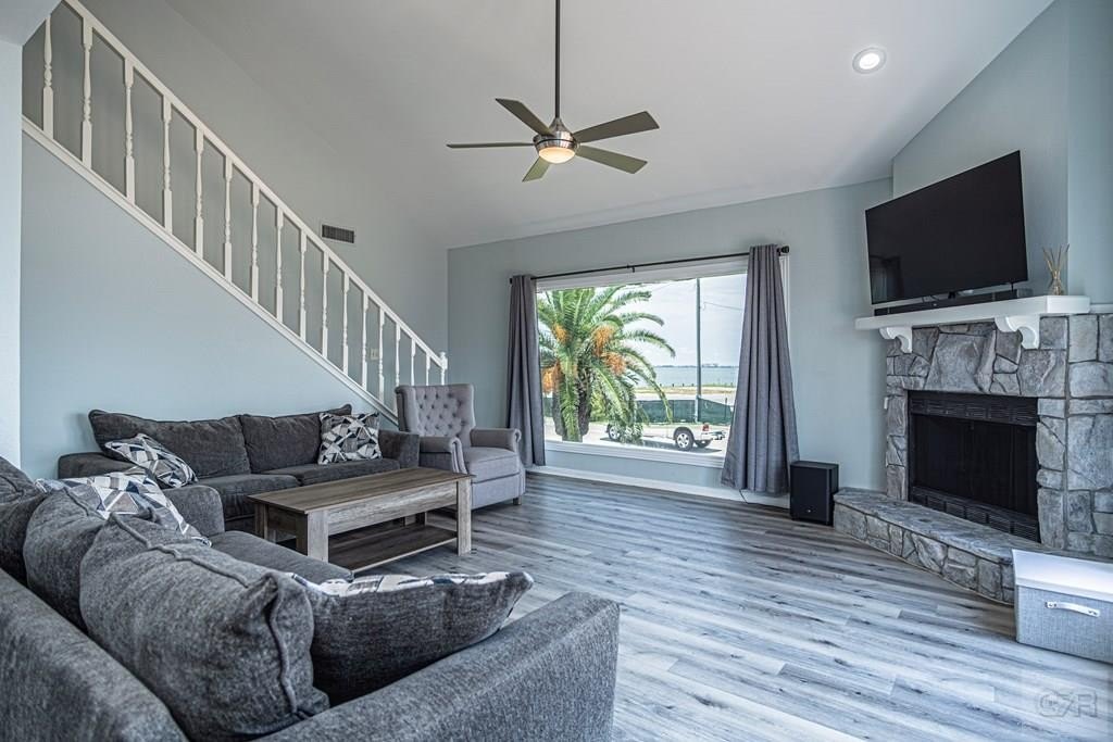 Tiki Island, Texas, 77554, United States, 3 Bedrooms Bedrooms, ,2 BathroomsBathrooms,Residential,Forsale,1953102
