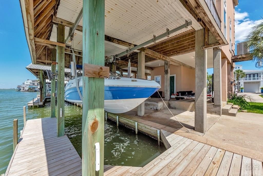 Tiki Island, Texas, 77554, United States, 3 Bedrooms Bedrooms, ,3 BathroomsBathrooms,Residential,Forsale,1953100