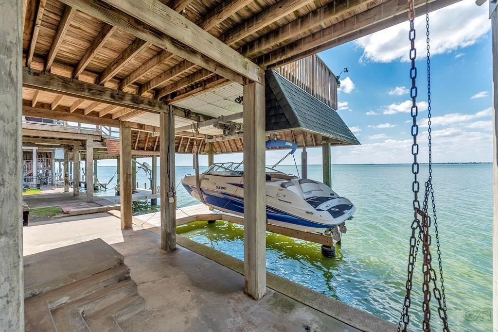 Tiki Island, Texas, 77554, United States, 3 Bedrooms Bedrooms, ,3 BathroomsBathrooms,Residential,Forsale,1953100