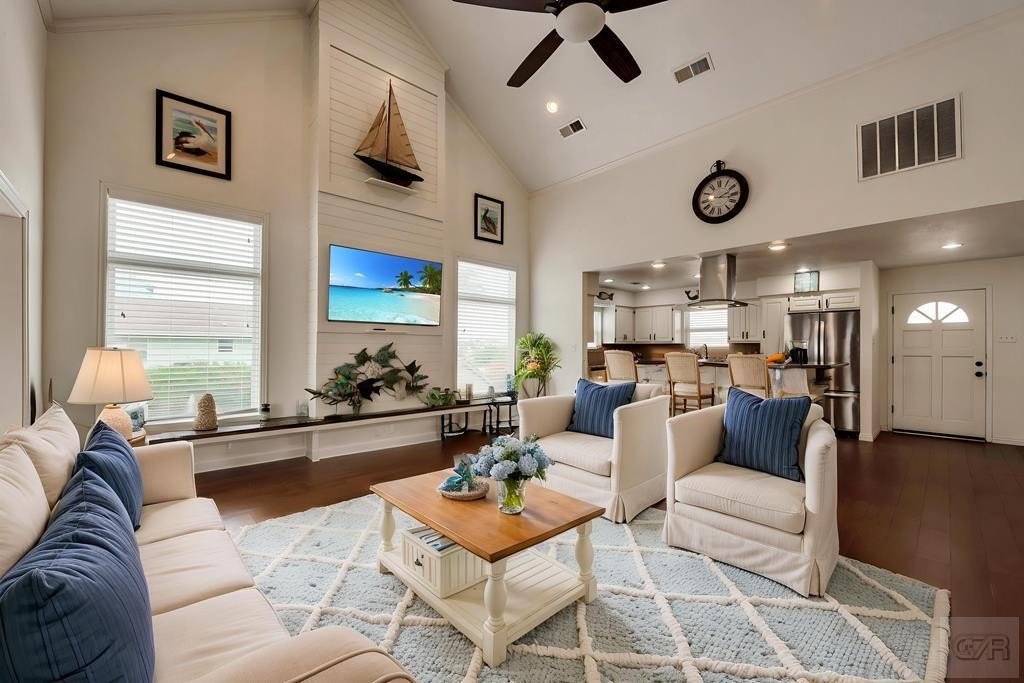 Tiki Island, Texas, 77554, United States, 3 Bedrooms Bedrooms, ,2 BathroomsBathrooms,Residential,Forsale,1972280