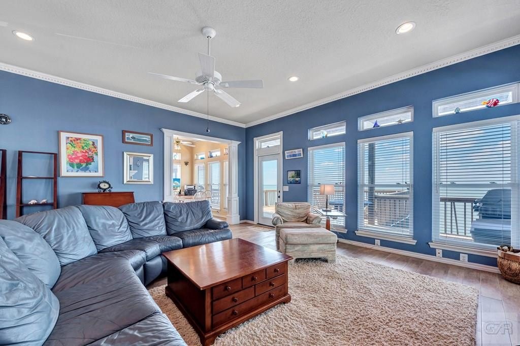 Tiki Island, Texas, 77554, United States, 3 Bedrooms Bedrooms, ,3 BathroomsBathrooms,Residential,Forsale,1953100